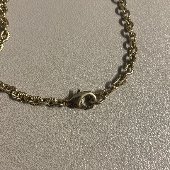 White natural stone pendant necklace - Picture 11 of 16